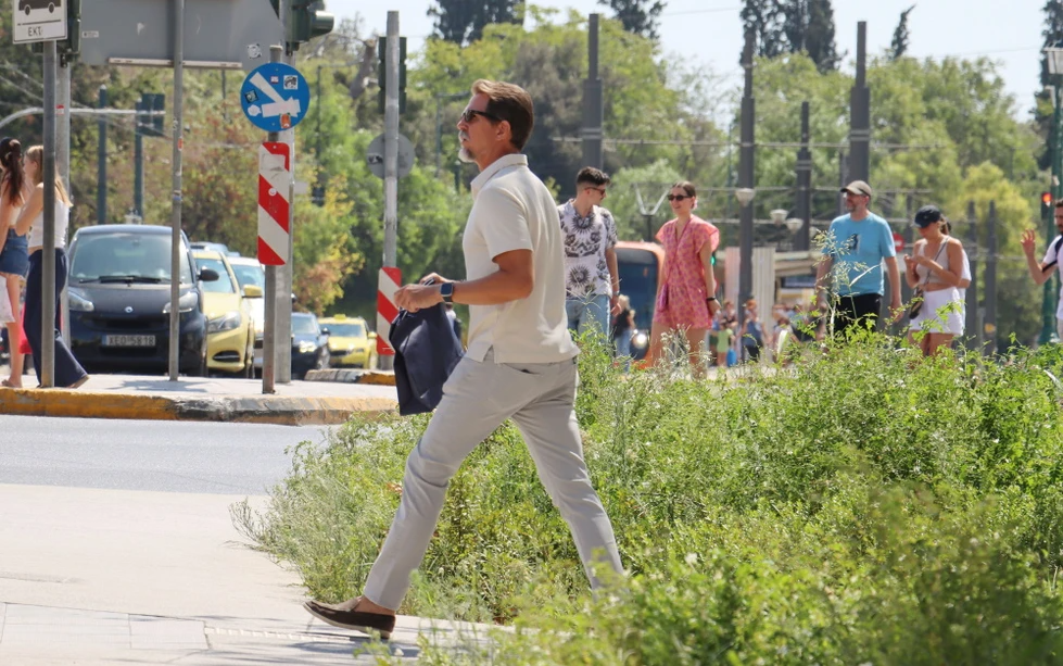 Στο κέντρο της Αθήνας ο πρίγκιπας Παύλος 